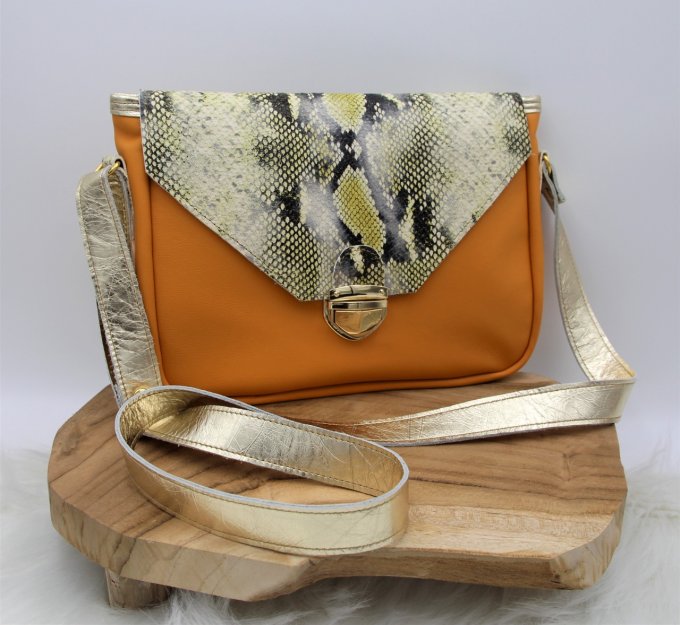 Besace  SARAH  en python jaune  réf : B21-11